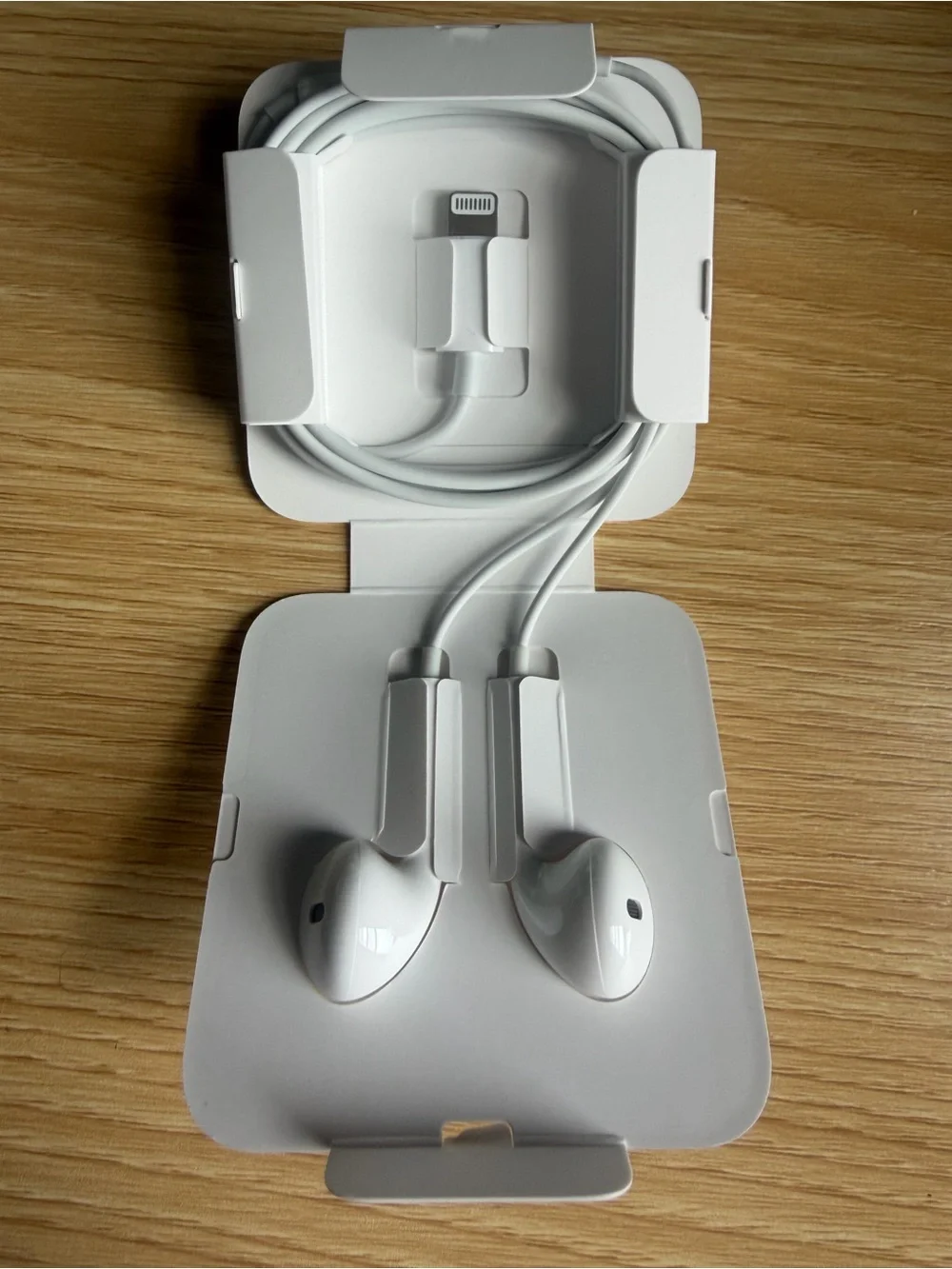 New Apple Wired Earbuds for lighting connector.